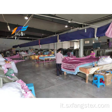 Elegante tenda in maglia di pizzo con rose in poliestere per tessuti per la casa